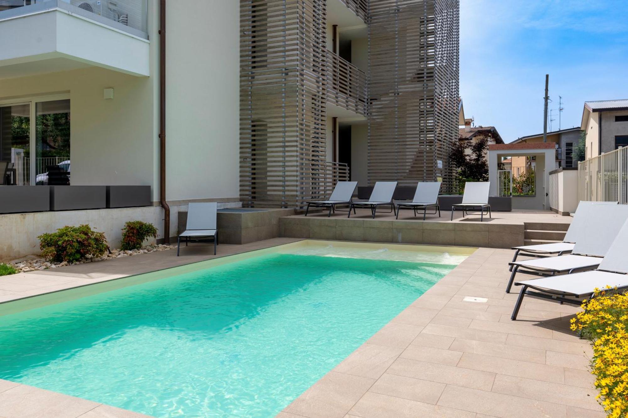 Malvezzi Apartments Desenzano del Garda Exterior photo